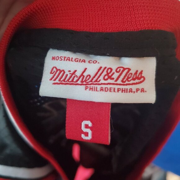 Men's Chicago Bulls Michael Jordan Mitchell & Ness Black 1997/98 Hardwood - Picture 8 of 8